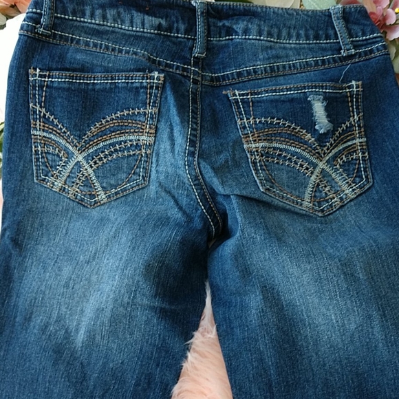 HOST PICK Mudd Distressed Jeans - Picture 4 of 8